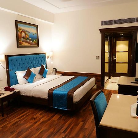 Hotel Park Grand Chandīgarh Eksteriør bilde
