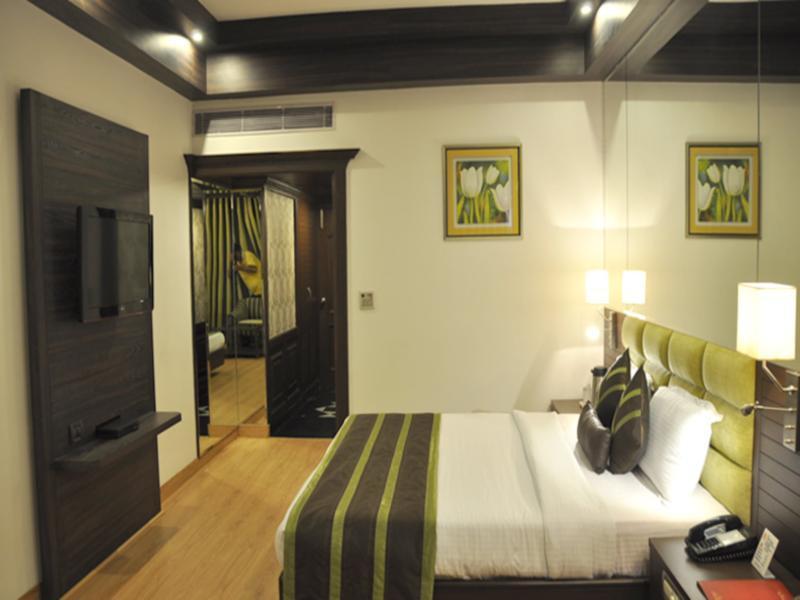 Hotel Park Grand Chandīgarh Eksteriør bilde