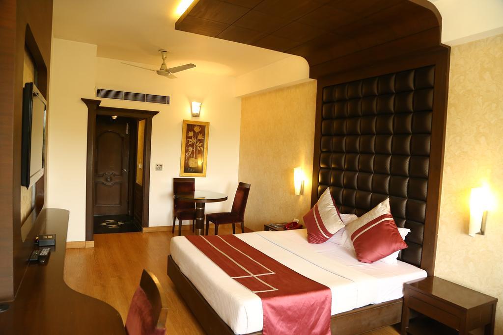Hotel Park Grand Chandīgarh Eksteriør bilde
