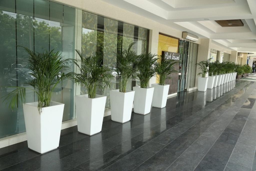 Hotel Park Grand Chandīgarh Eksteriør bilde