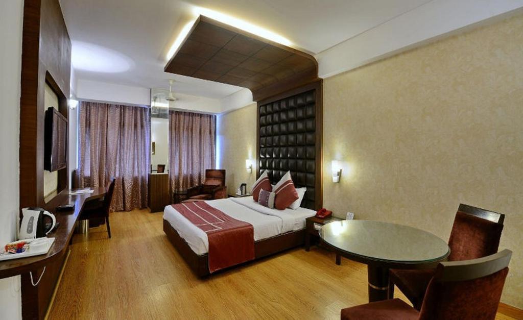 Hotel Park Grand Chandīgarh Eksteriør bilde