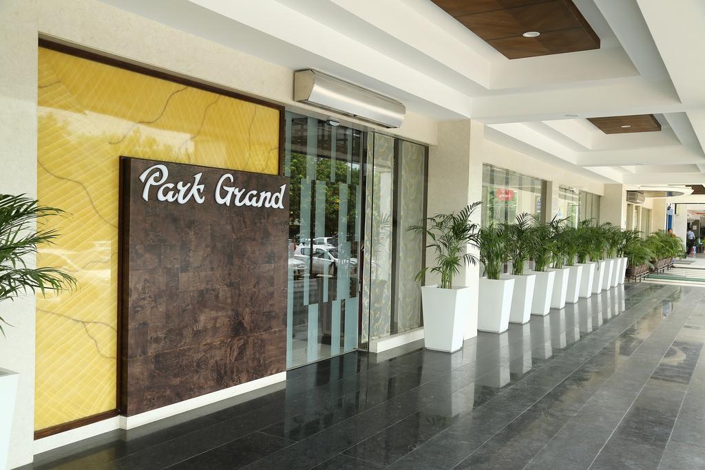 Hotel Park Grand Chandīgarh Eksteriør bilde