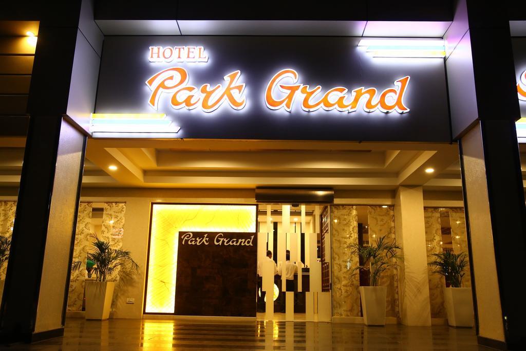 Hotel Park Grand Chandīgarh Eksteriør bilde