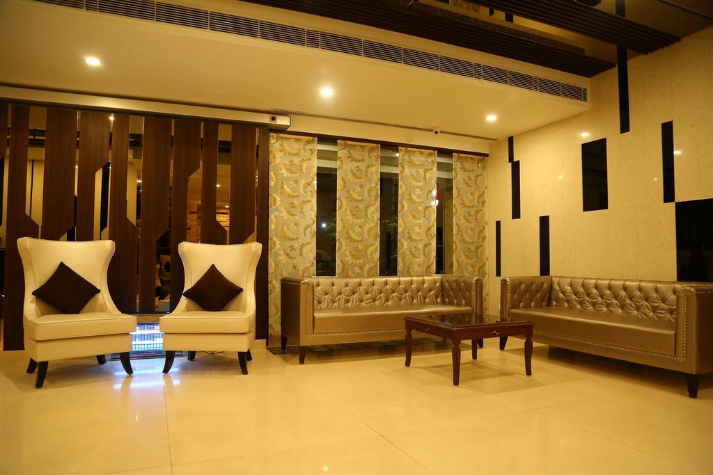 Hotel Park Grand Chandīgarh Eksteriør bilde