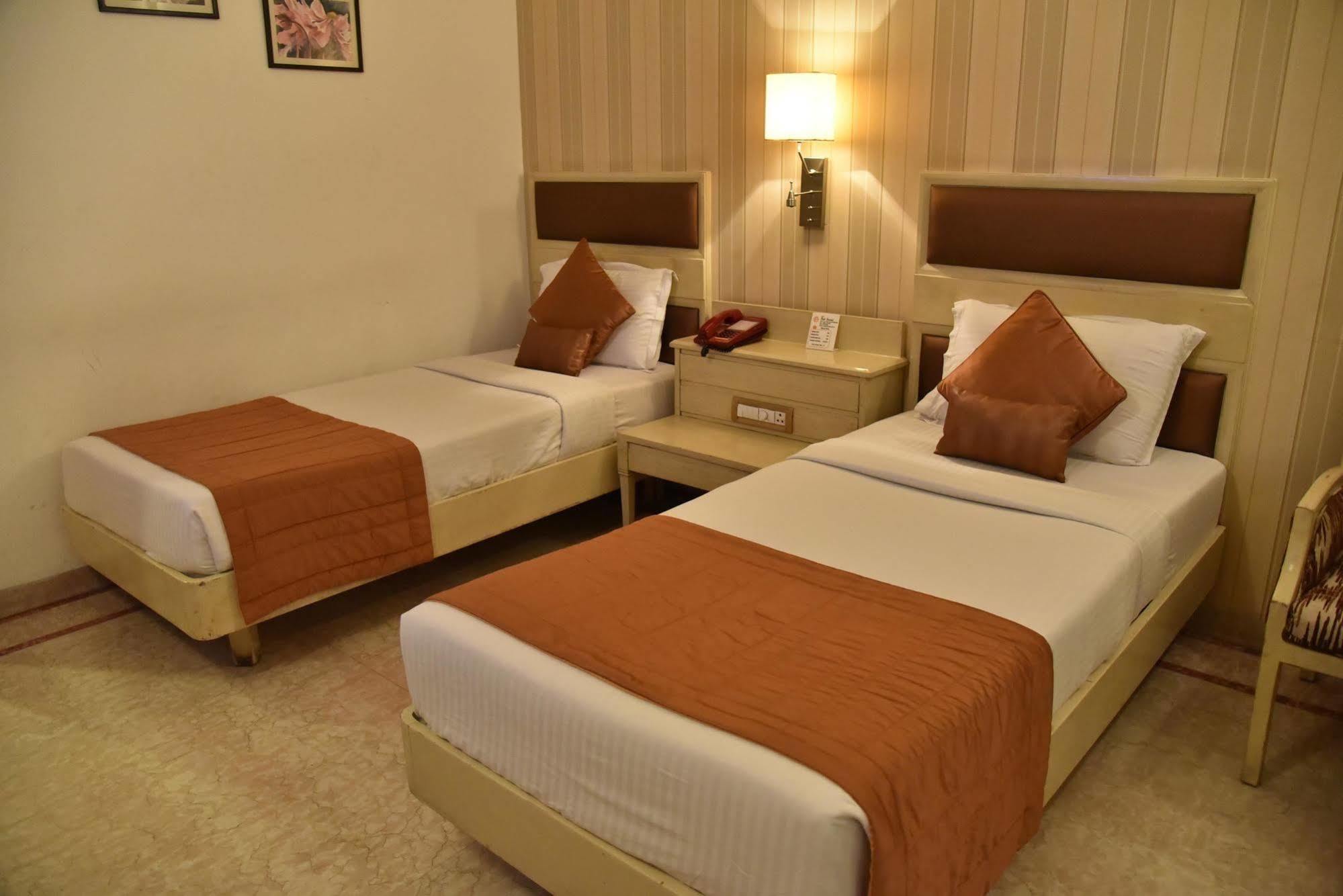 Hotel Park Grand Chandīgarh Eksteriør bilde