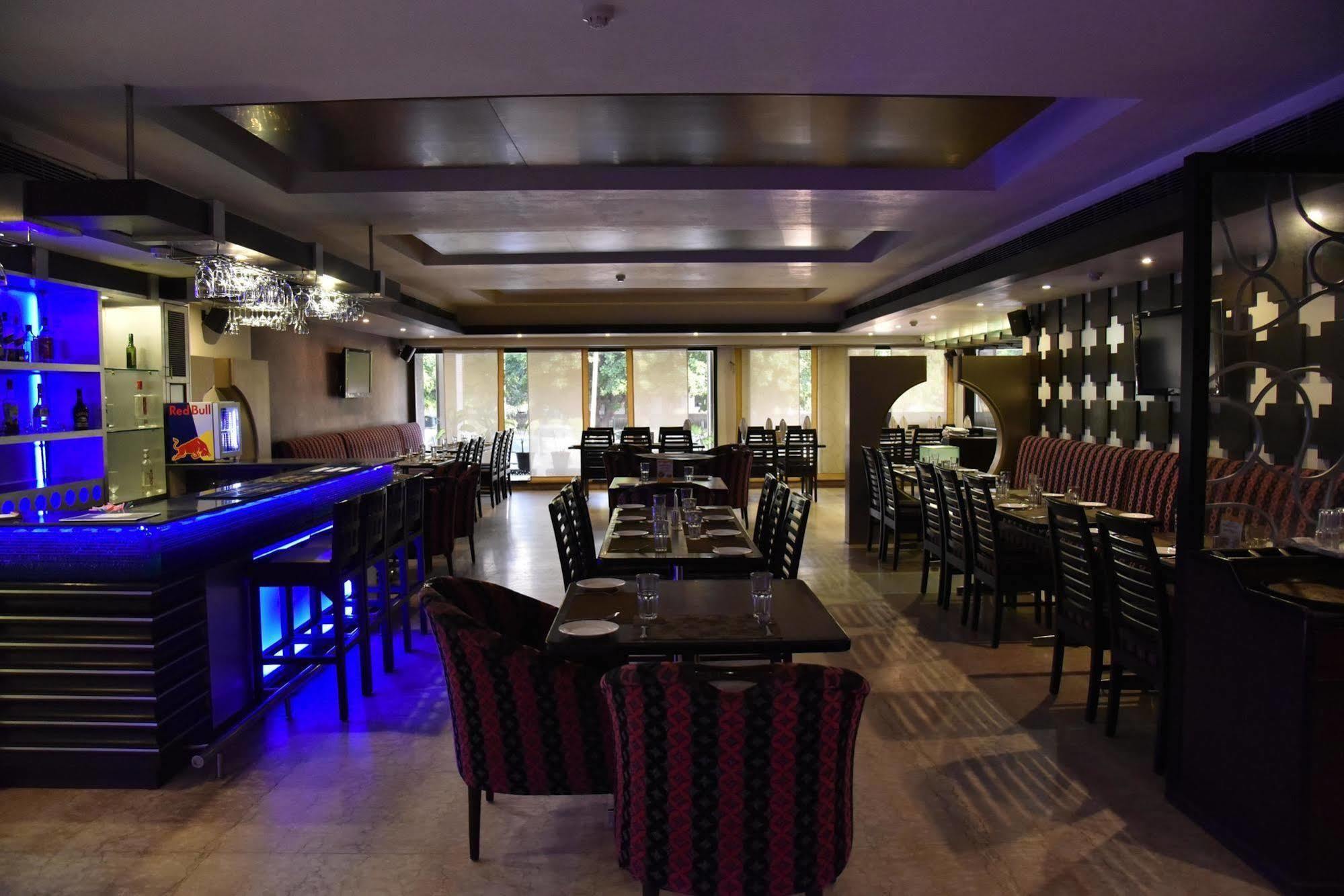 Hotel Park Grand Chandīgarh Eksteriør bilde