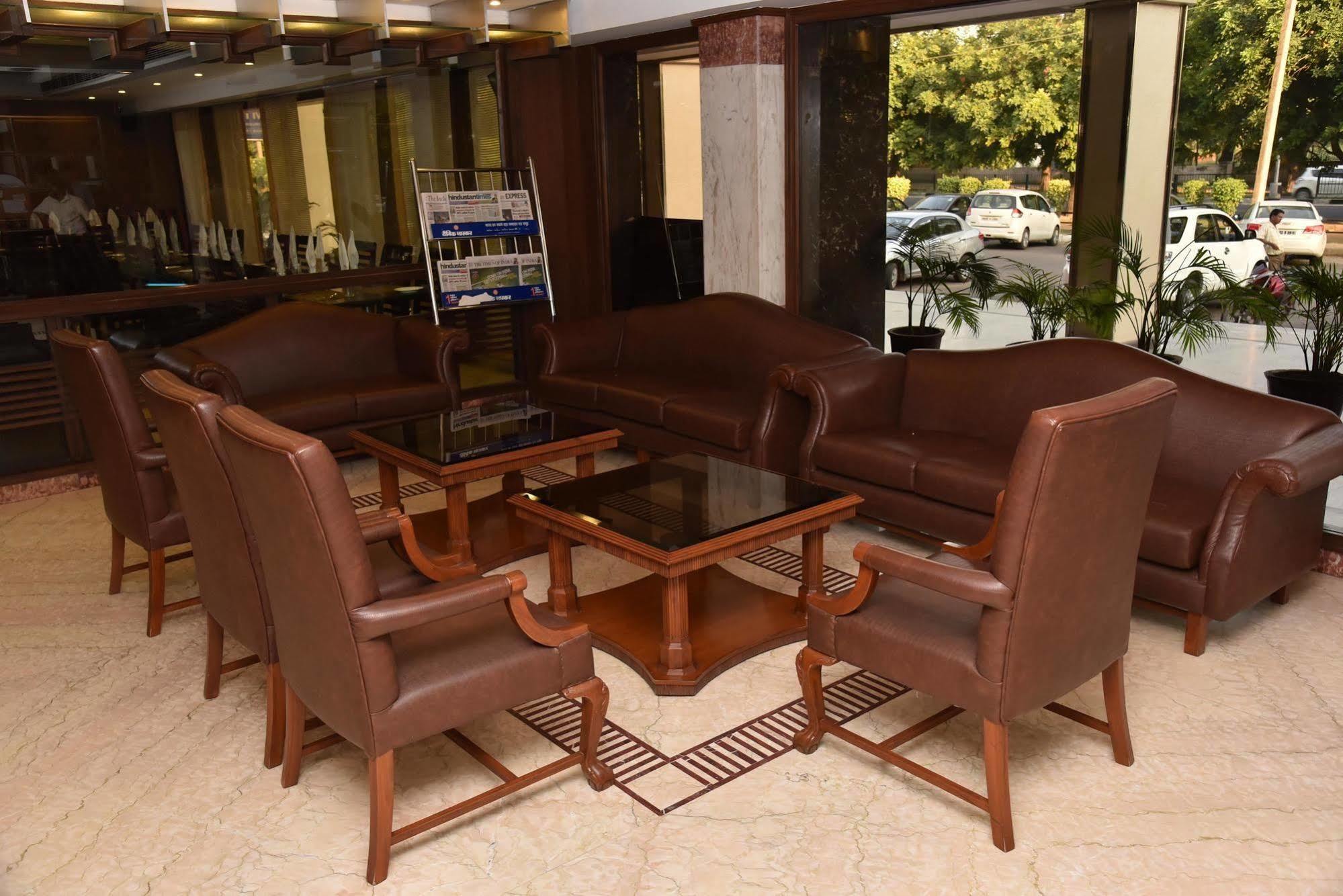 Hotel Park Grand Chandīgarh Eksteriør bilde