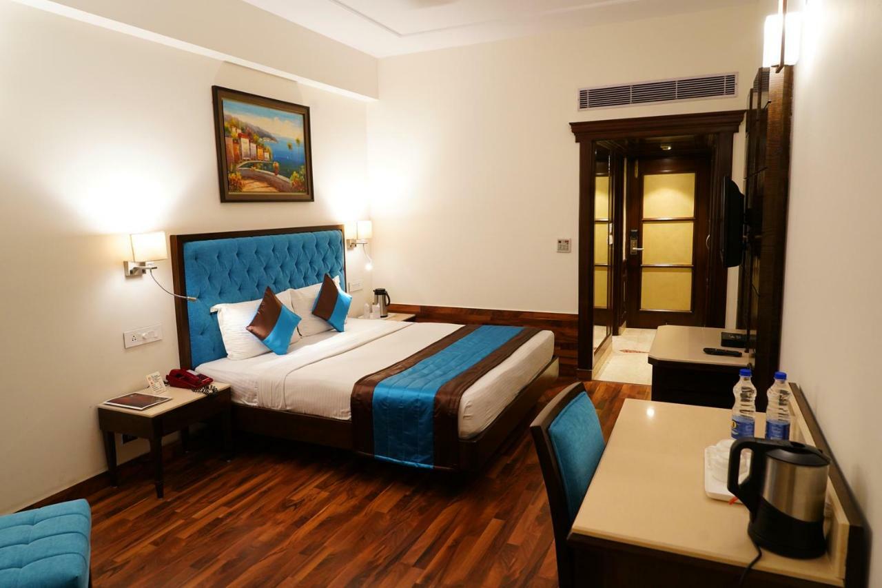 Hotel Park Grand Chandīgarh Eksteriør bilde