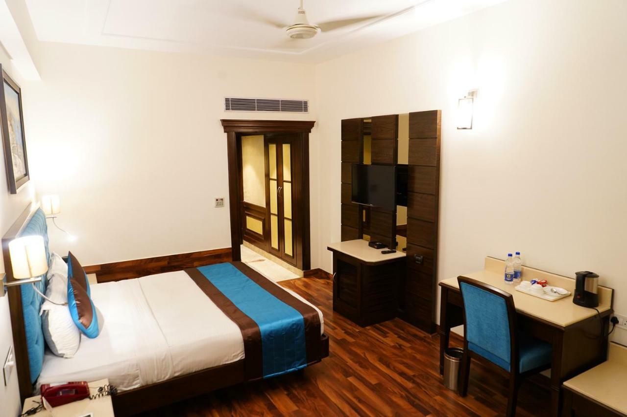 Hotel Park Grand Chandīgarh Eksteriør bilde